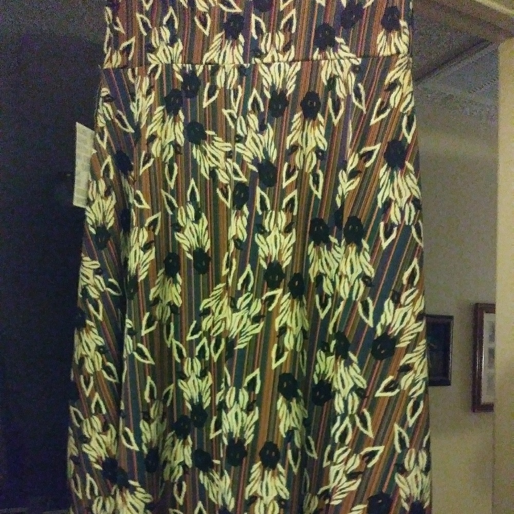 Lularoe Azure Skirt. Size Small. NWTs!